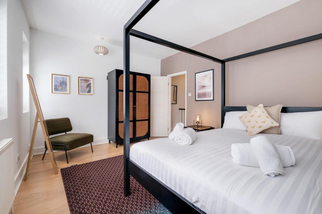 Luxury 3 Bedroom 2 Bathroom House, Fulham By 360stays Casa de férias Londres